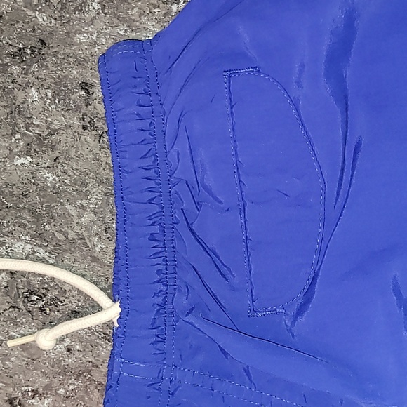 Vintage. Made in USA. Lands' End.  Nylon-Supplex women's shorts. Size Medium. - Picture 11 of 12